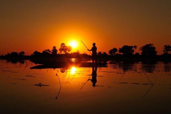 033_Im traditionellen Mokoro durch das Okavango Delta, Botswana